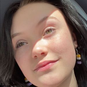 Meet your Posher, Abigail